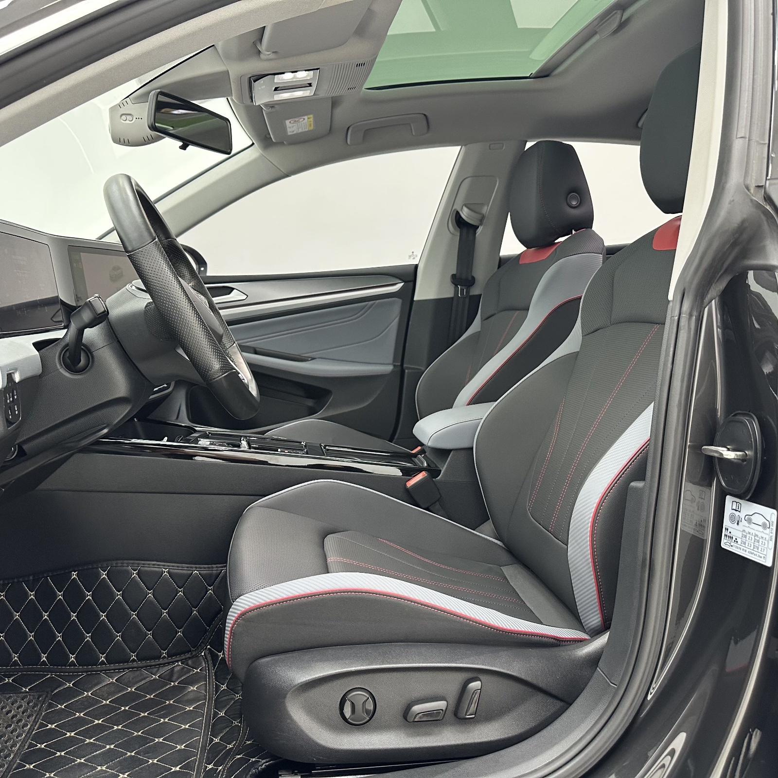 MY2023 Lamando L 280TSI DSG Cool
