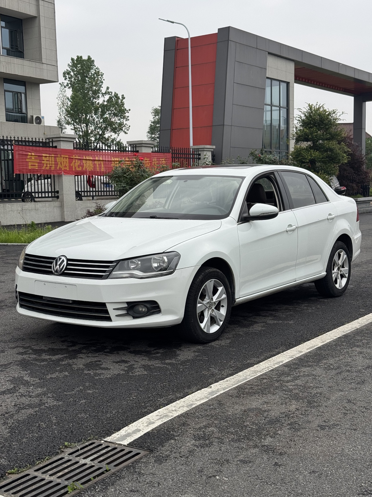MY2014  Bora  1.6L  AT  Luxury