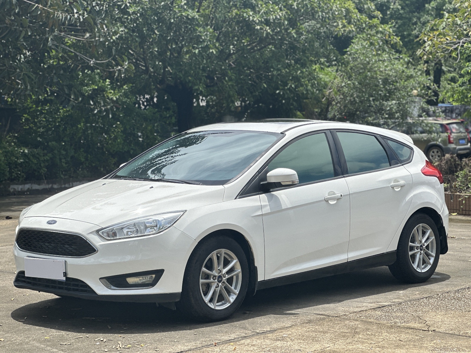 MY2015 Focus Hatchback 1.6L AT Fashion Version 