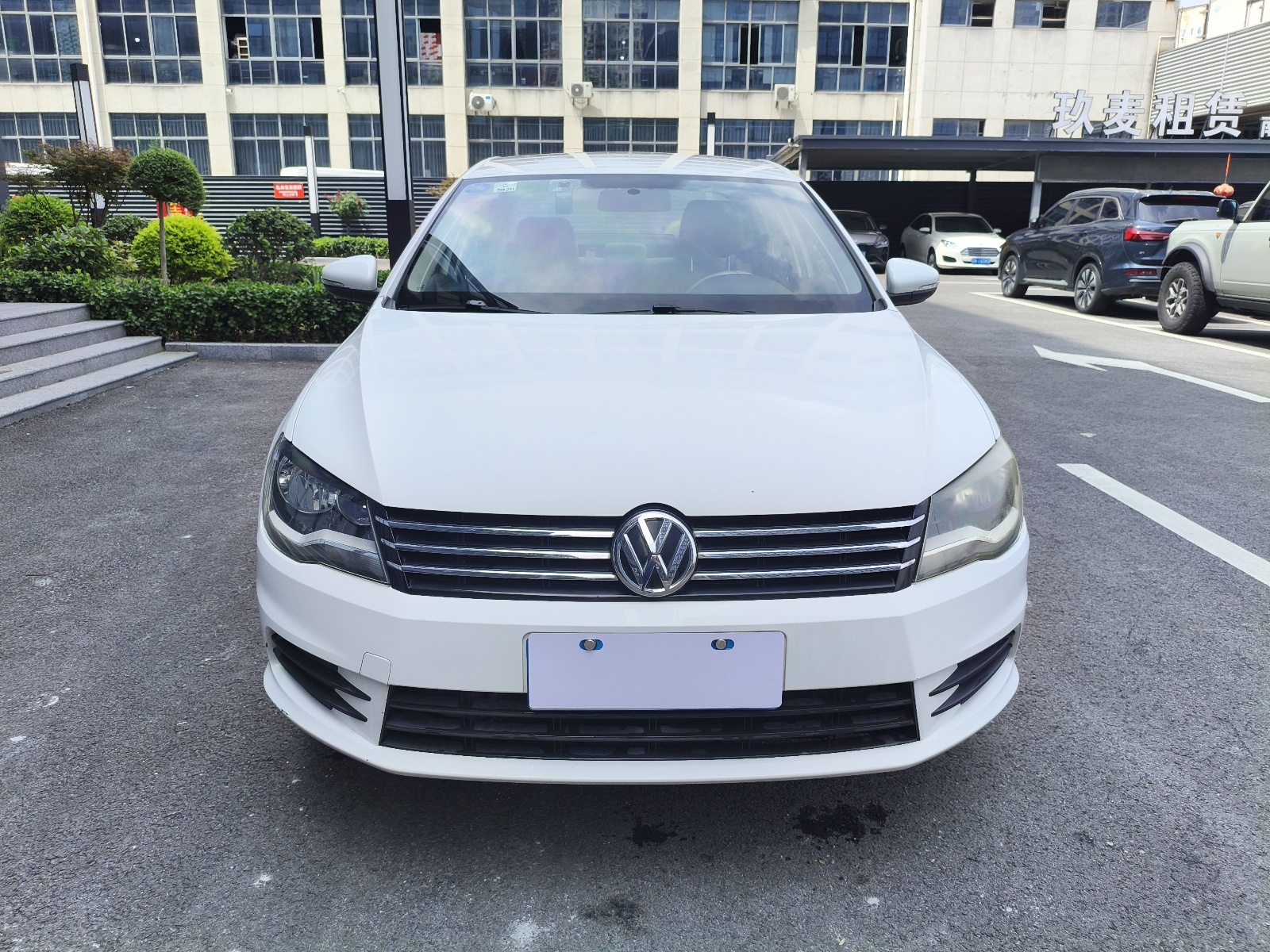 MY2013  Bora  1.6L  MT  Fashion