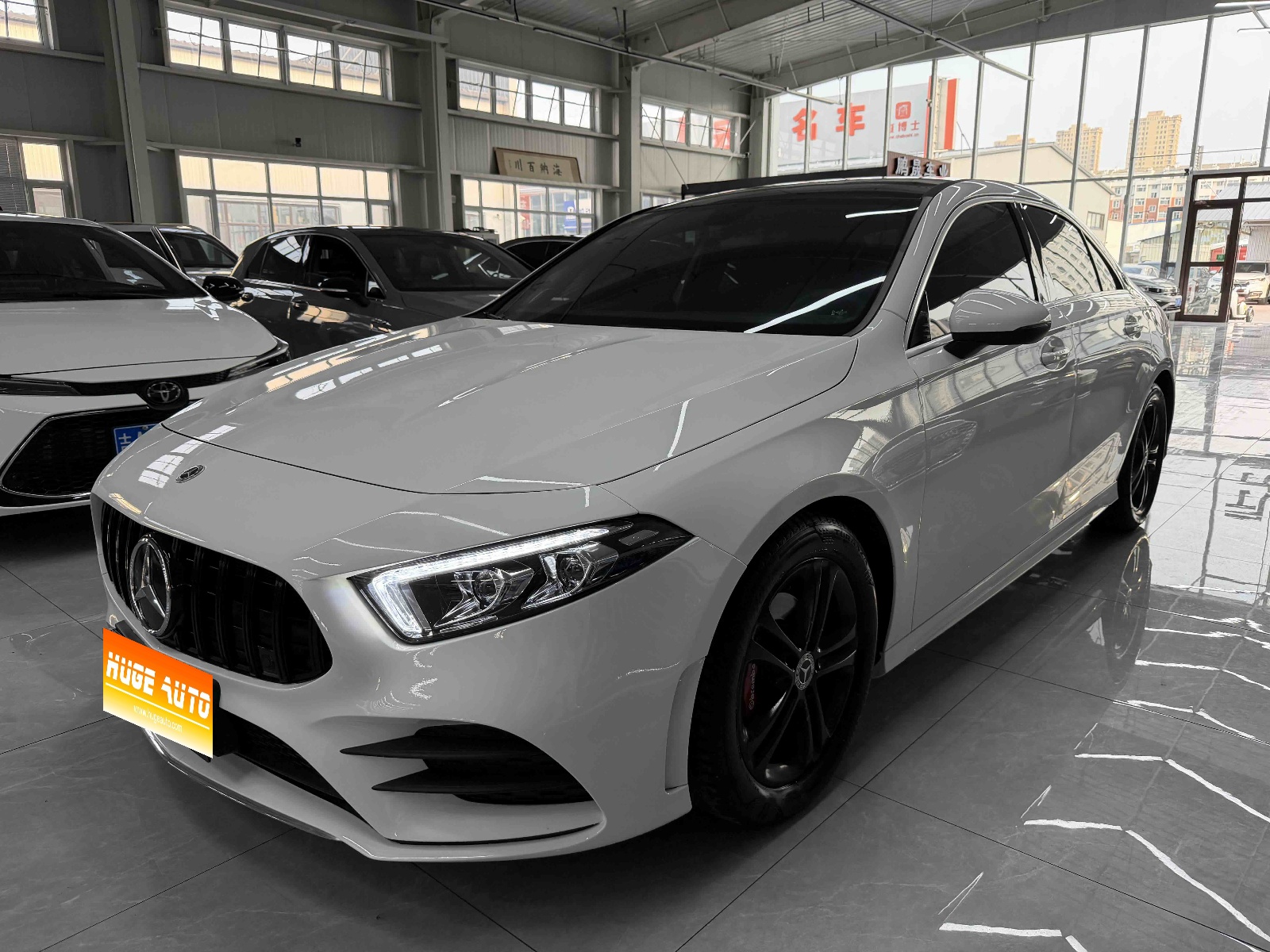 2022款 奔驰A级 A 180 L 运动轿车