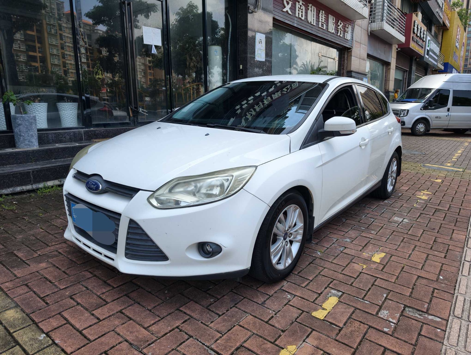 MY2012 Focus Hatchback 1.6L AT Vogue 