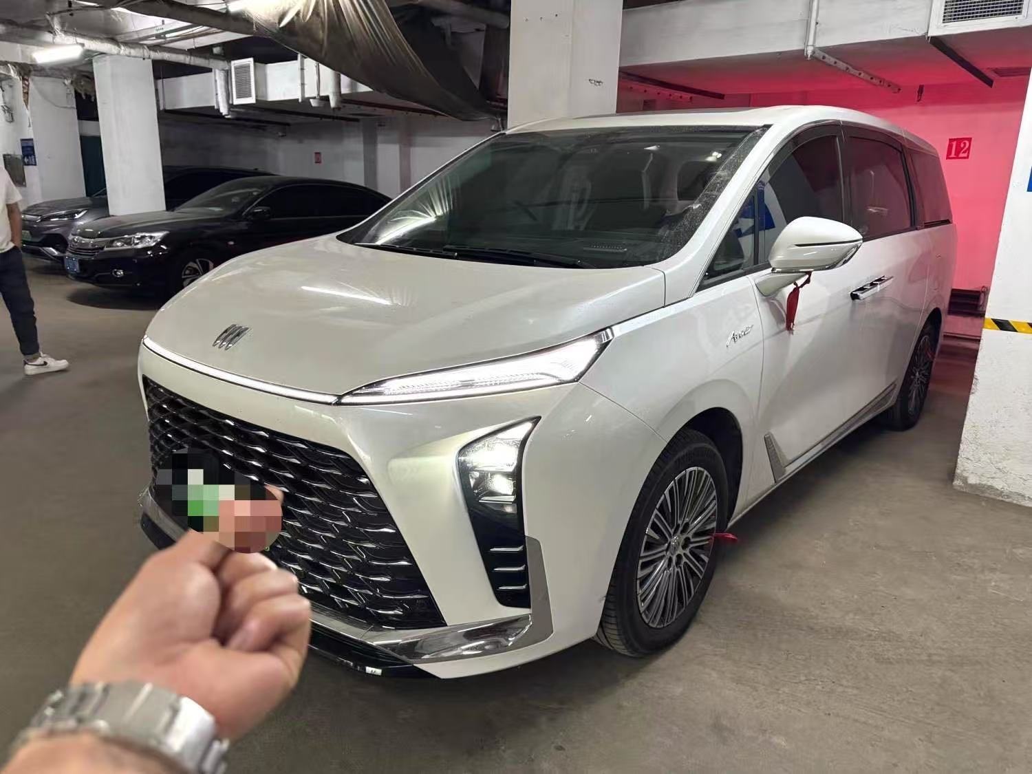 2024款 别克GL8新能源 陆尊 尊享版 7座