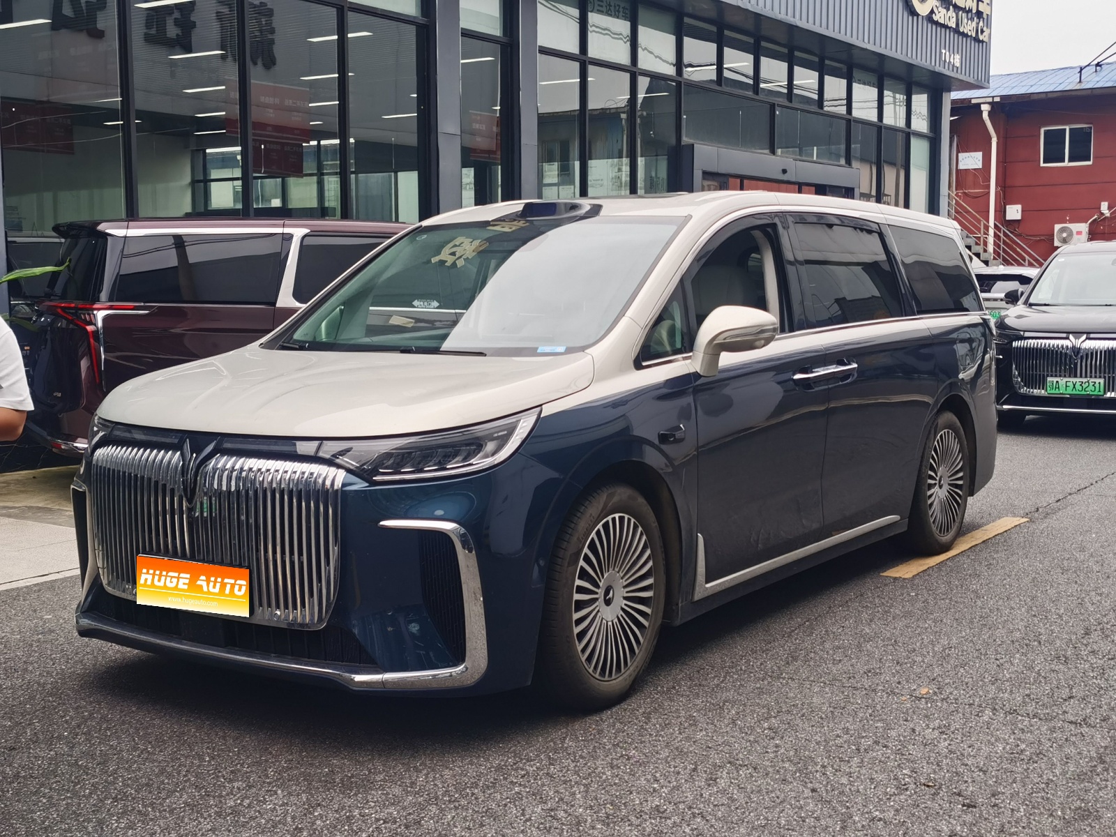 2025款 岚图梦想家 PHEV 四驱旗舰乾崑版