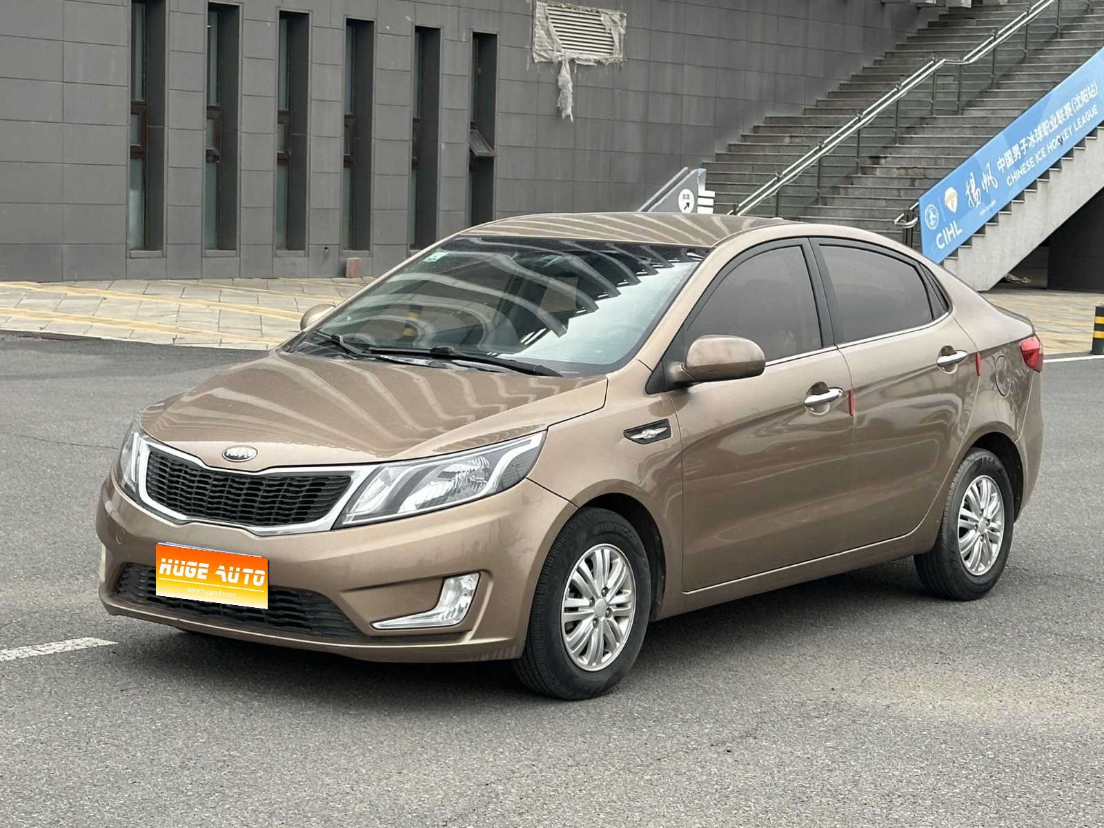 2012款 起亚K2 三厢 1.4L MT GL纪念版
