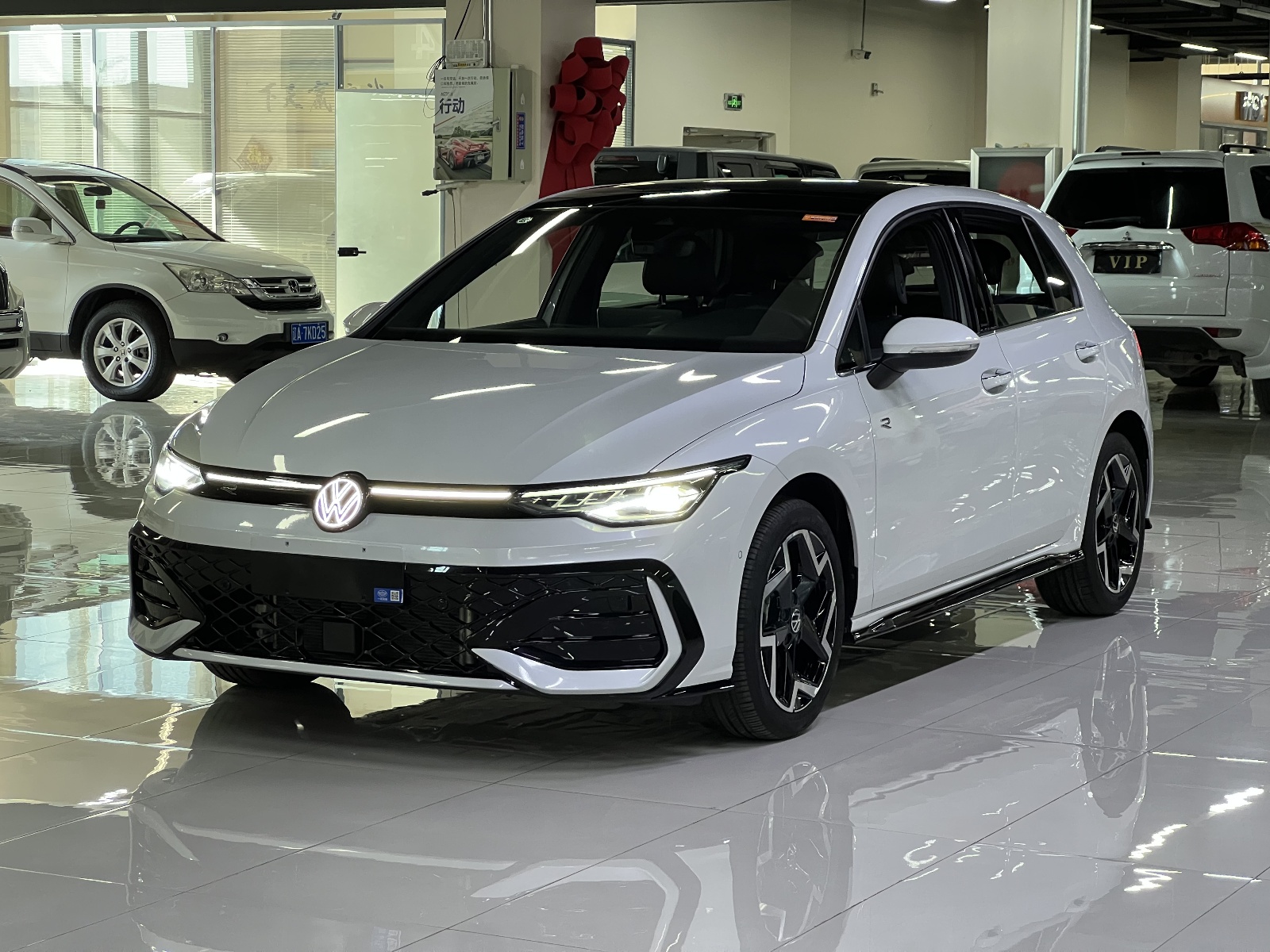 MY2025 Golf 300TSI R-Line