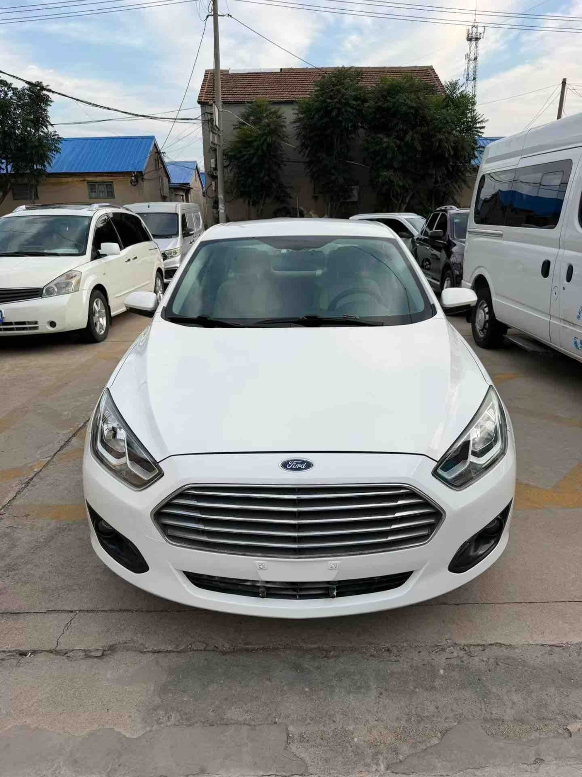 MY2015 ESCORT 1.5L MT Comfort Version 
