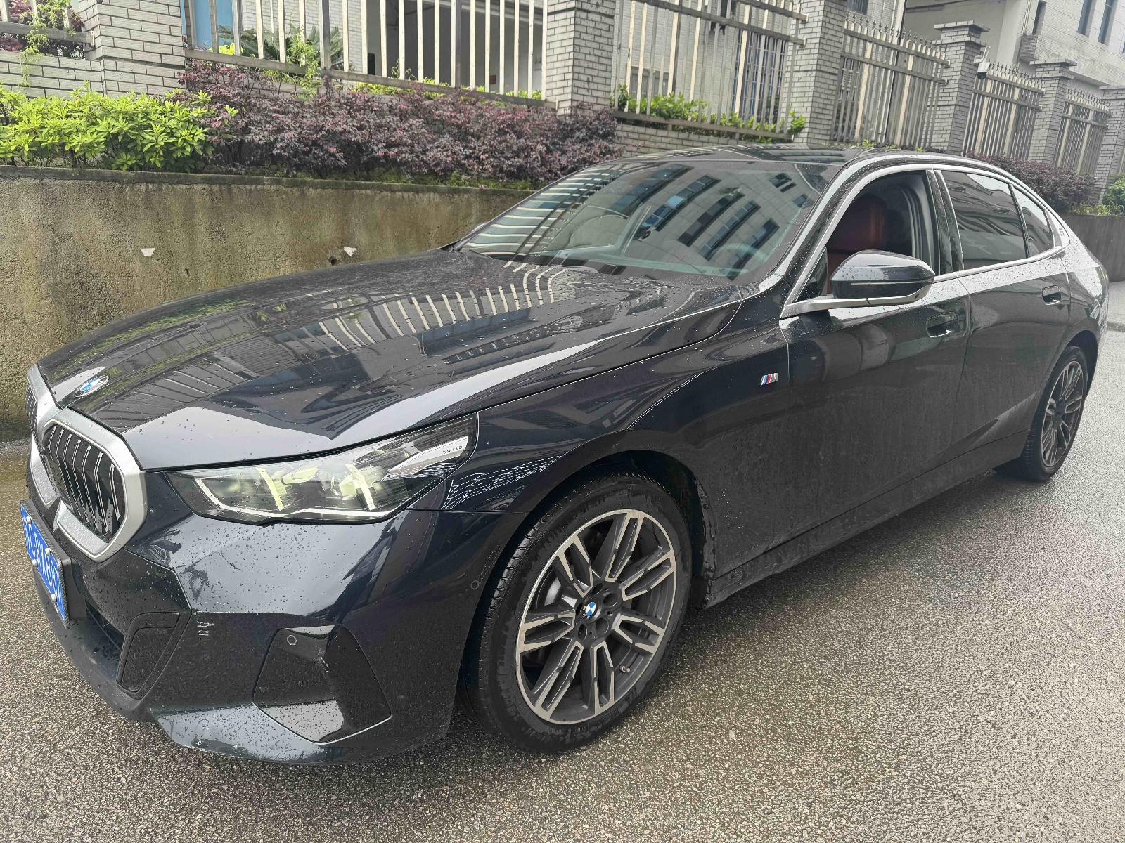 MY2025 BMW 5 Series 530Li Lead Version M Sport kit