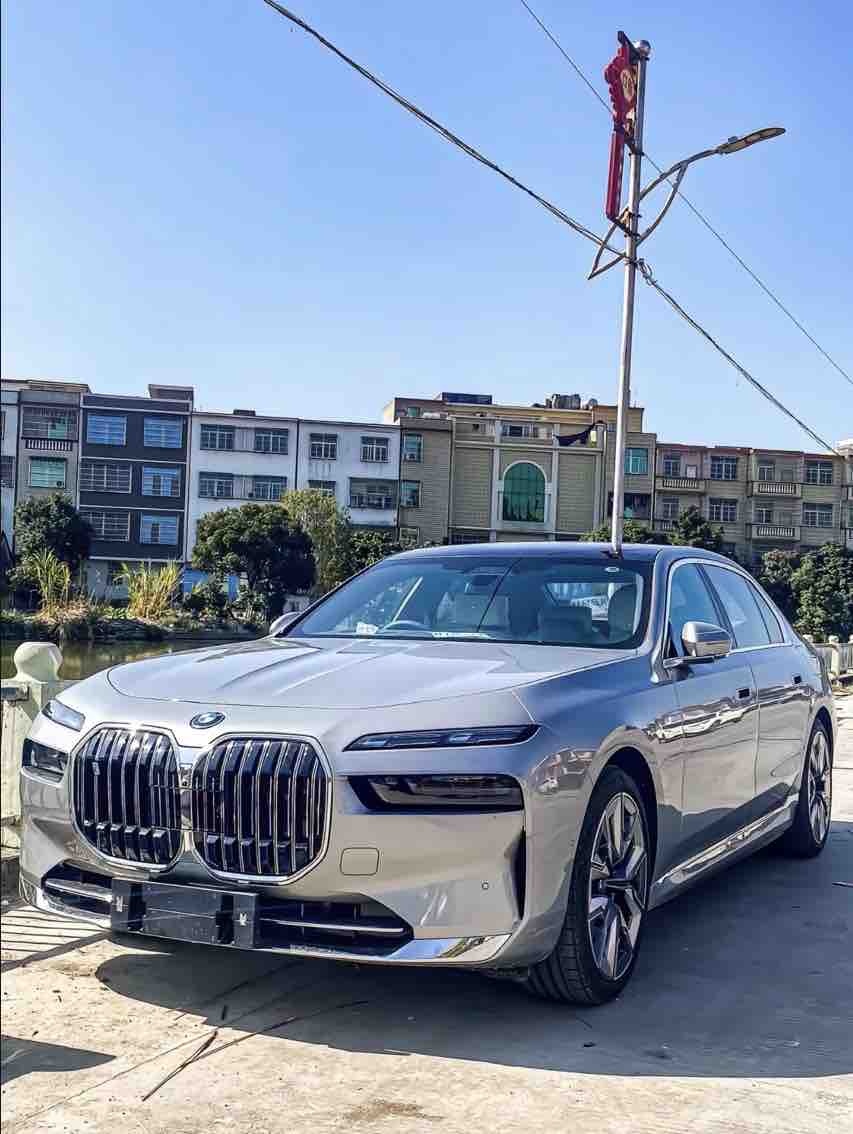 MY2023 BMW i7 xDrive60L Luxury Package