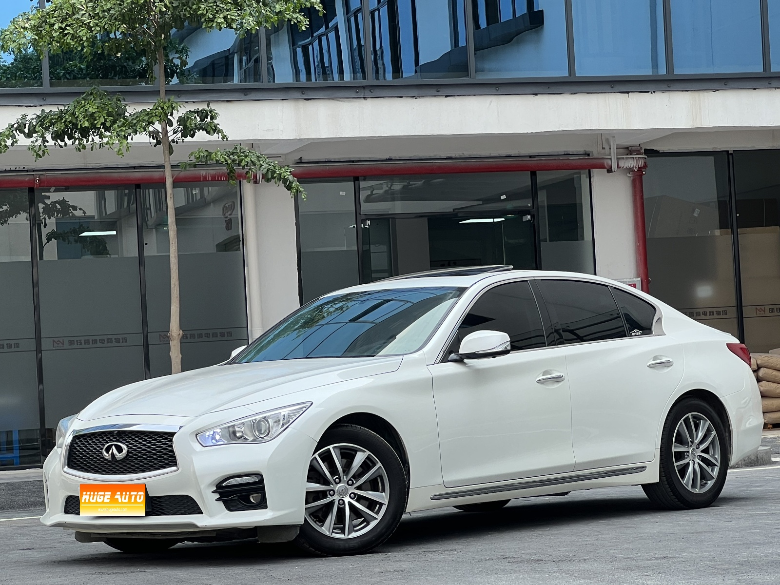 MY2015 Infiniti Q50L 2.0T Comfort Version 