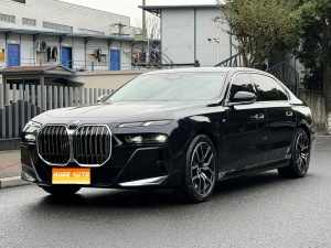 MY2023 BMW 7 Series 735Li M Sport kit