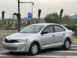 MY2015 Rapid 1.4L MT Joy