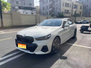 MY2026 BMW 5 Series 530Li Lead Version M Sport kit