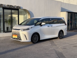MY2023 LEXUS LM 500h Distinguished Version 6 seats