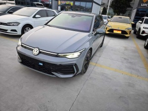 MY2025 Golf Facelift 300TSI R-Line
