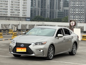MY2015  Lexus ES 300h  Confort