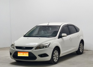 MY2014 Focus Hatchback Classic 1.8L MT White Collection Edition