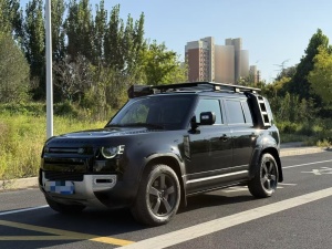 MY2022 Defender 110 P400 Black Edition