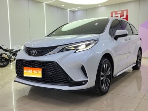 MY2024 Granvia 2.5L Hybrid Luxury