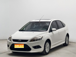 MY2014 Focus Hatchback Classic 1.8L MT White Collection Edition