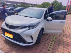 MY2024 Granvia 2.5L Hybrid Distinguished PLUS 4WD
