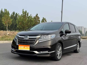 2019款 艾力绅 2.0L 混动豪华版