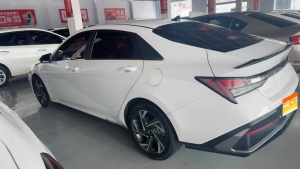 2023款 伊兰特 1.5L CVT LUX尊贵版