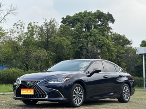 MY2022 LEXUS ES 300h Excellence Version