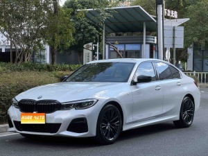 2020款 宝马3系 改款 325i M运动曜夜套装