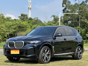 2025款 宝马X5 xDrive 30Li 尊享型M运动曜夜套装