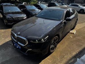 MY2025 BMW 5 Series 530Li Lead Version M Sport kit