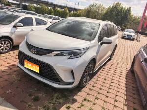 MY2024 Granvia 2.5L Hybrid Monarch ULTRA