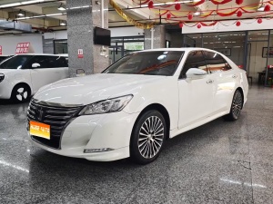 MY2015 Crown 2.5L Luxury Version 