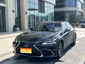 MY2021  Lexus ES 200  Luxury