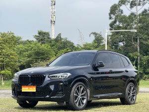 2023款 宝马X3 xDrive30i 领先型 M曜夜套装
