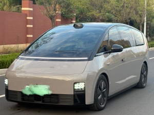 MY2024 Li MEGA Ultra