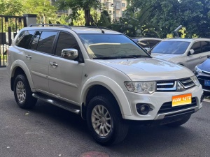 2013款 帕杰罗 劲畅 3.0L 自动四驱行政版